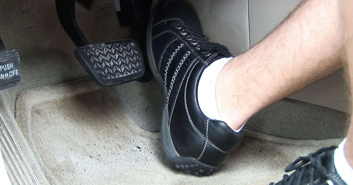 คันเร่งค้าง ! อย่าดับเครื่อง…มาดู 3 ขั้นตอนสำคัญที่ช่วยให้รอดตาย