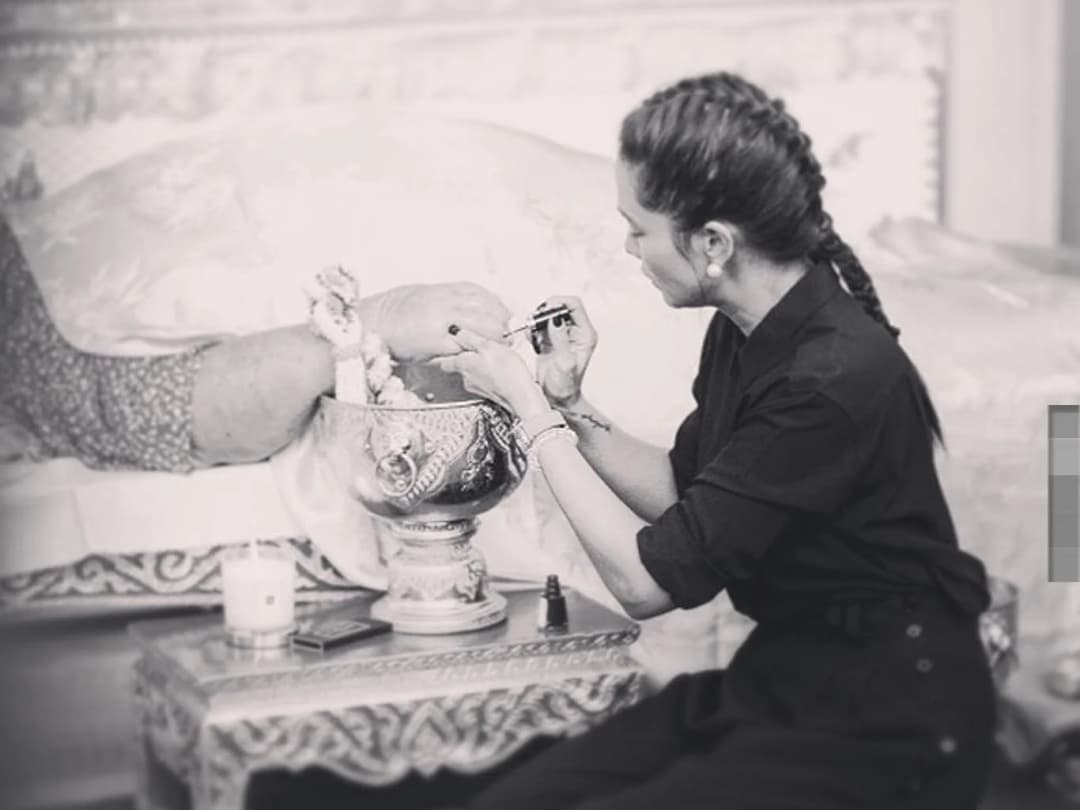 สุดอาลัย “พลอย เฌอมาลย์” ทาเล็บให้ “คุณยาย” เป็นครั้งสุดท้าย