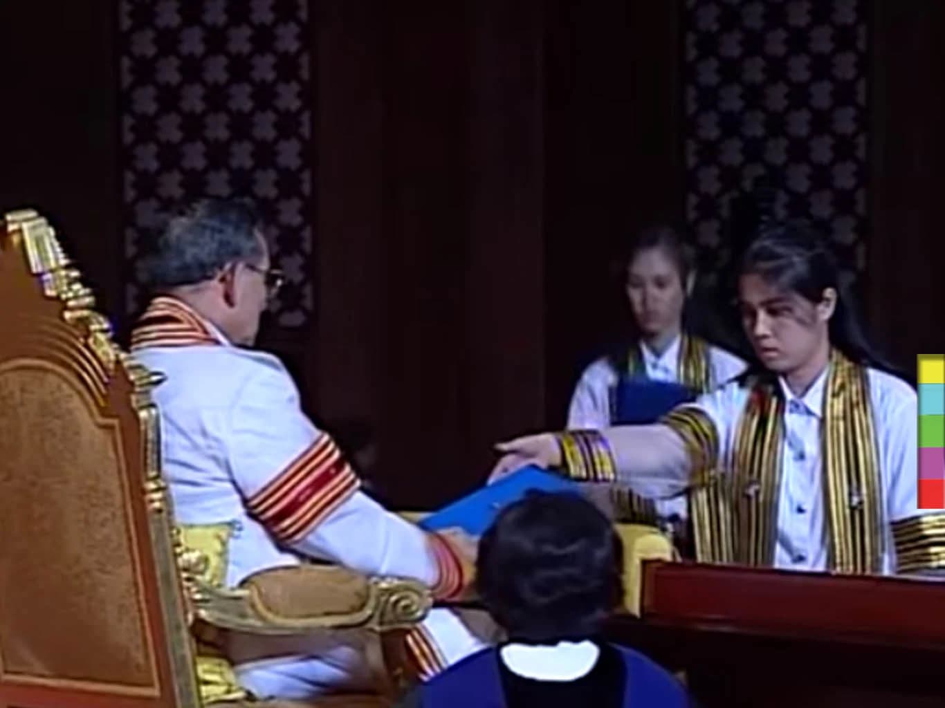 49 ปีแห่งความภาคภูมิใจของบัณฑิต : นิสิตจุฬาฯ รุ่นสุดท้ายที่รับปริญญาจากในหลวง