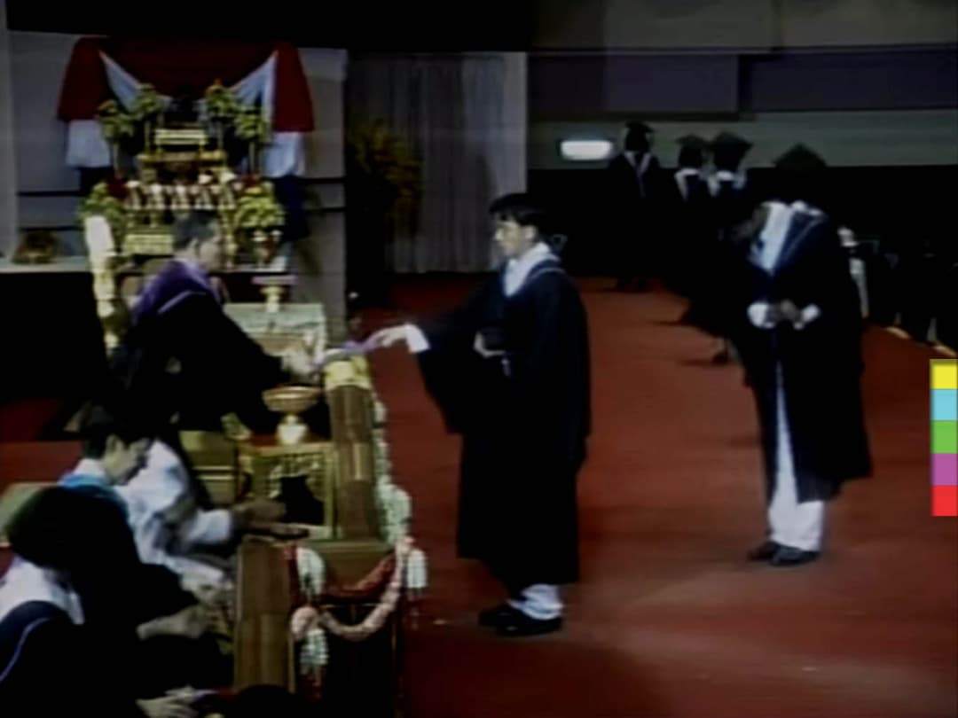 ครั้งหนึ่งในชีวิตที่ได้พบพระเจ้าแผ่นดิน : บัณฑิตชุดสุดท้ายที่ได้รับปริญญาจากในหลวง ร.9