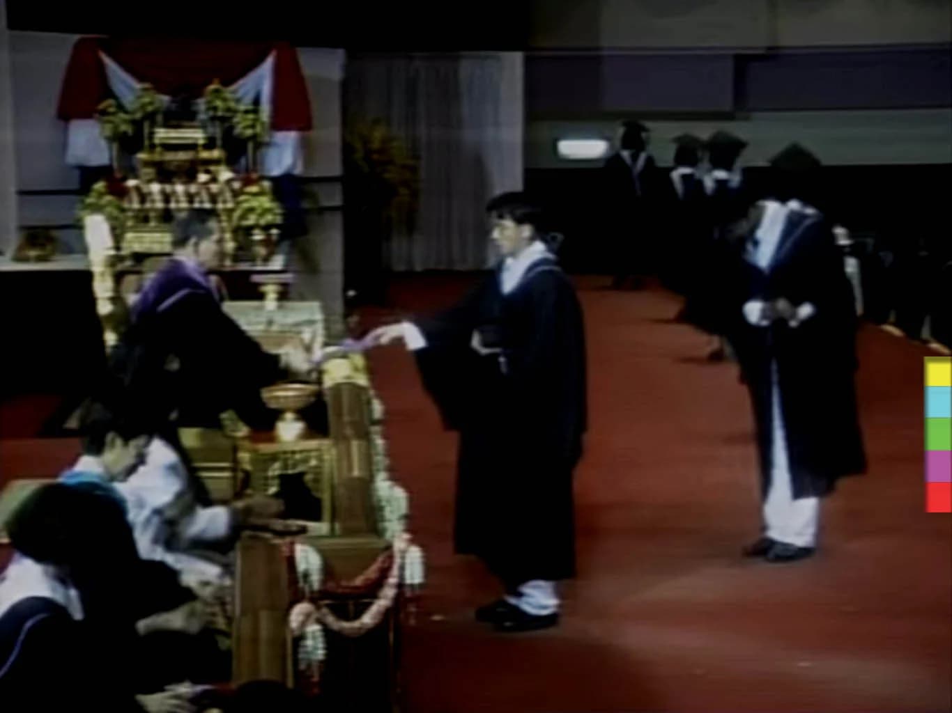 ครั้งหนึ่งในชีวิตที่ได้พบพระเจ้าแผ่นดิน : บัณฑิตชุดสุดท้ายที่ได้รับปริญญาจากในหลวง ร.9