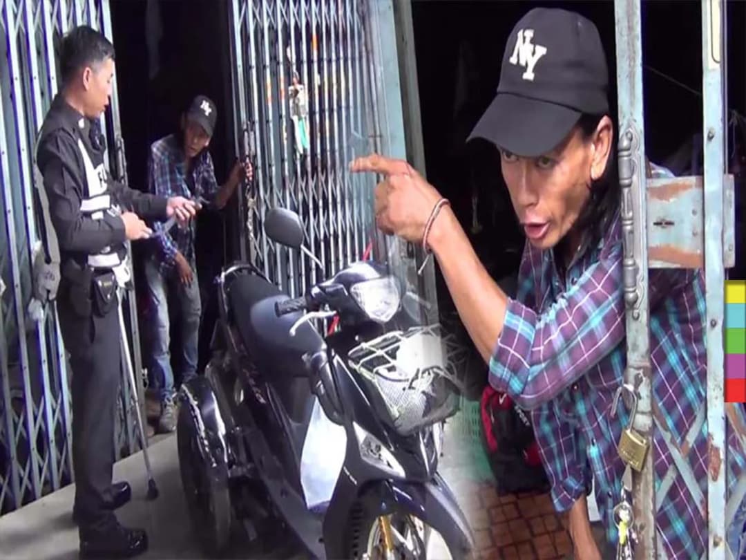 สาวทอมแสบ ! ใช้คัตเตอร์กรีดกระเป๋าชิงทรัพย์คนพิการ ฉกเงินหมื่นหนีลอยนวล