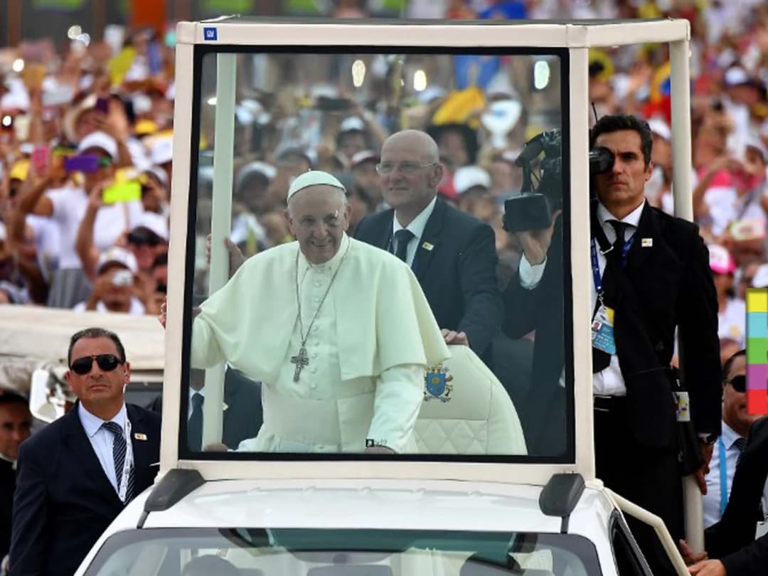 โป๊ปฟรานซิสทรงบาดเจ็บที่พระพักตร์ ตรัสติดตลกโดนชกมา