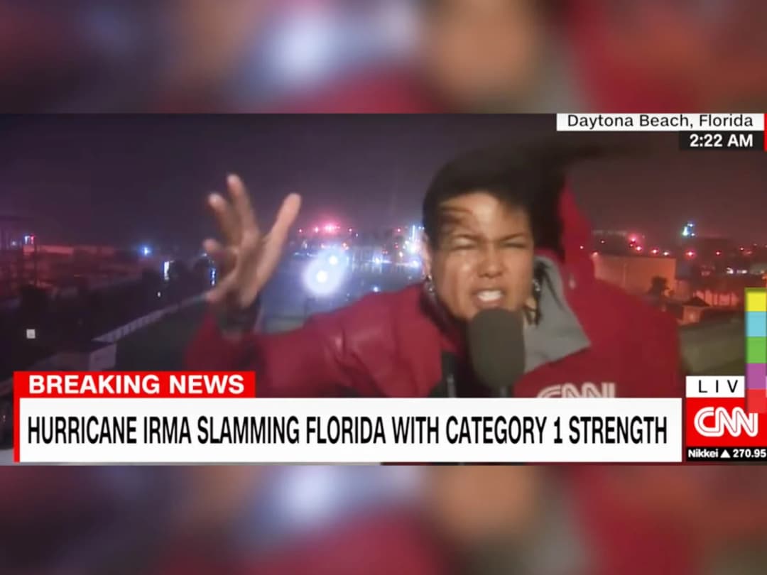 เปิดคลิป ! นักข่าวสาวอเมริกันขอท้าพายุ รายงานสดท่ามกลางเฮอร์ริเคนเออร์มา