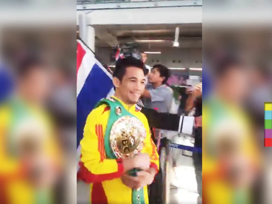 “เจ้าแหลม” ศรีสะเกษ ถึงไทยแล้ว พ่อแม่ – แฟนมวยต้อนรับอบอุ่น