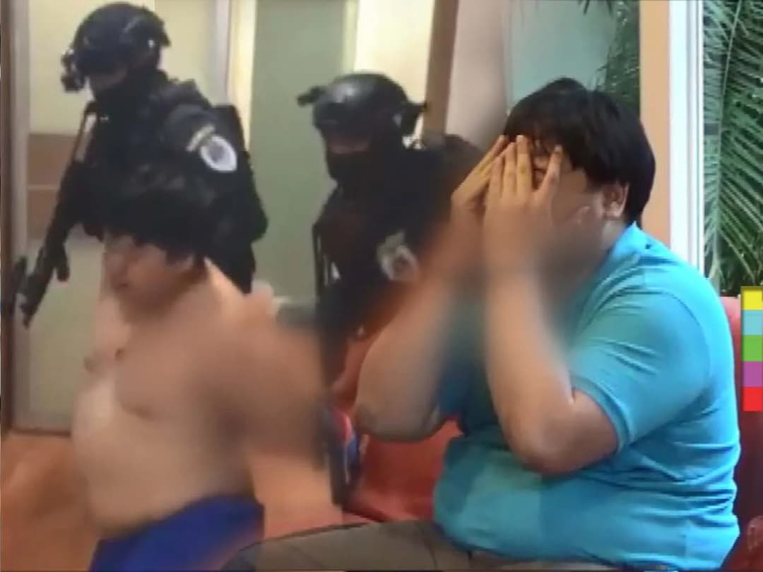 บุกจับ ‘เอกอ้วน’ พ่อค้ายาเสพติดรายใหญ่ คาบ้านพักหรู อายัดบ้าน รถ เงินสดกว่า 6 ล้าน