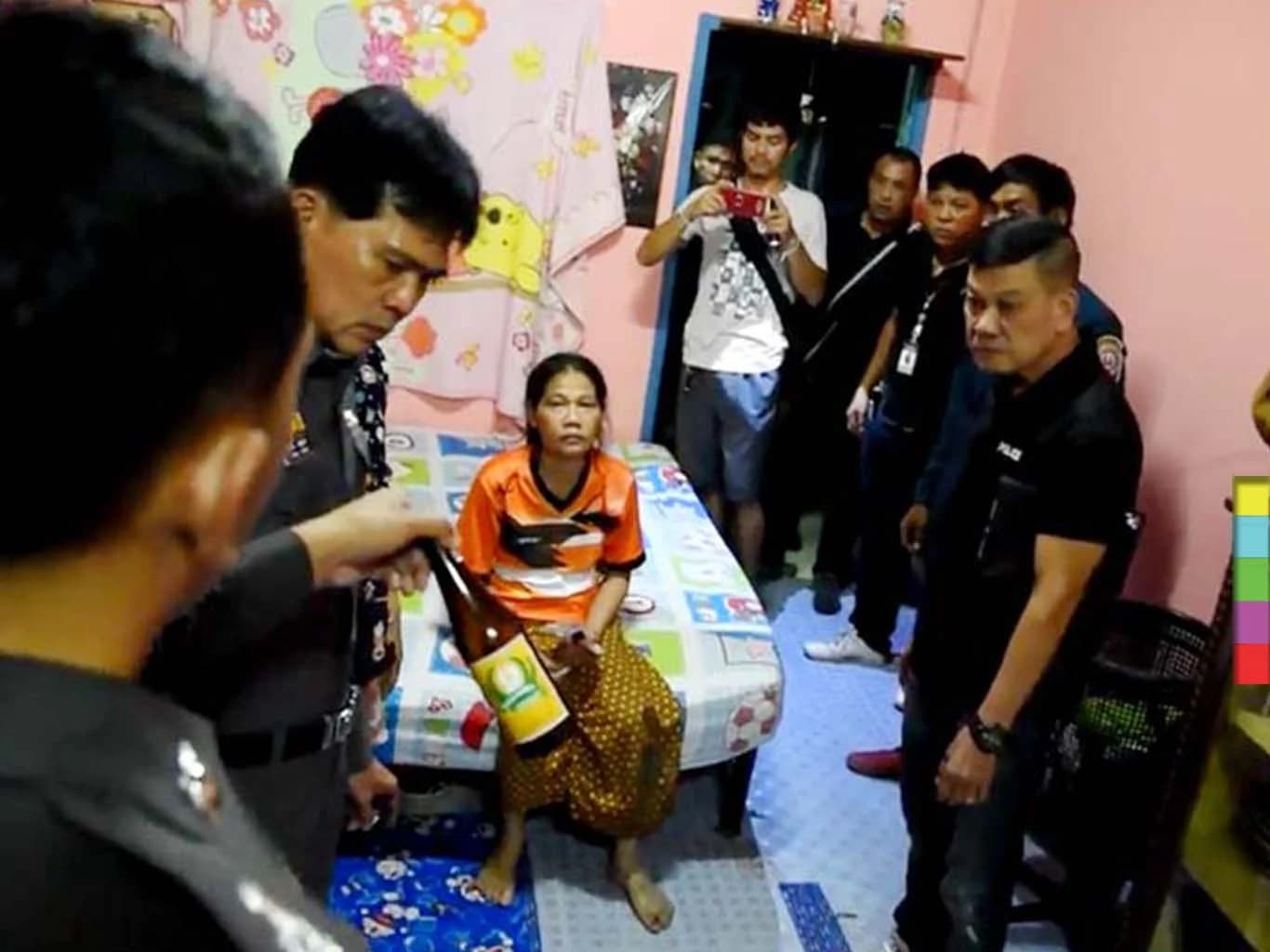 เมียเมาร่ำไห้ ! ทะเลาะผัวยื้อแย่งมีด พลาดผัวล้มโดนแทงดับจมกองเลือด