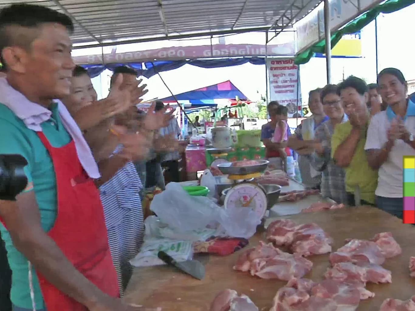 เฮียเขียวพ่อค้าหมูเมืองโอ่งเฉือนหมูแม่นเป๊ะ ท้า ! หากขาดให้กินฟรีวันละ 1 กก. 1 เดือน