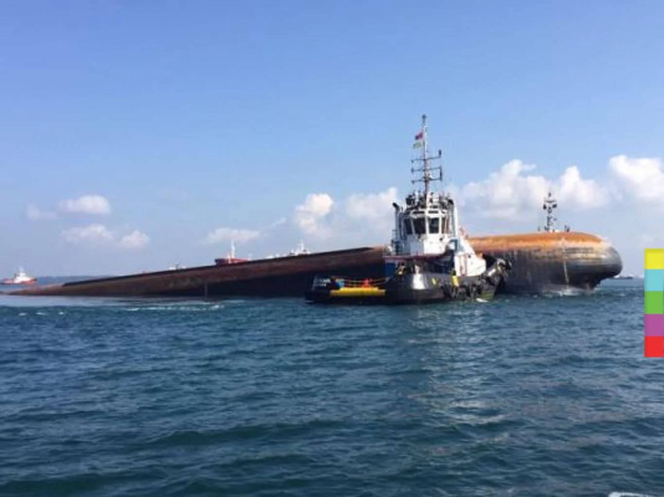 ระทึก ! เรือบรรทุกน้ำมันชนกันนอกชายฝั่งสิงคโปร์ เสียชีวิต 2 ราย