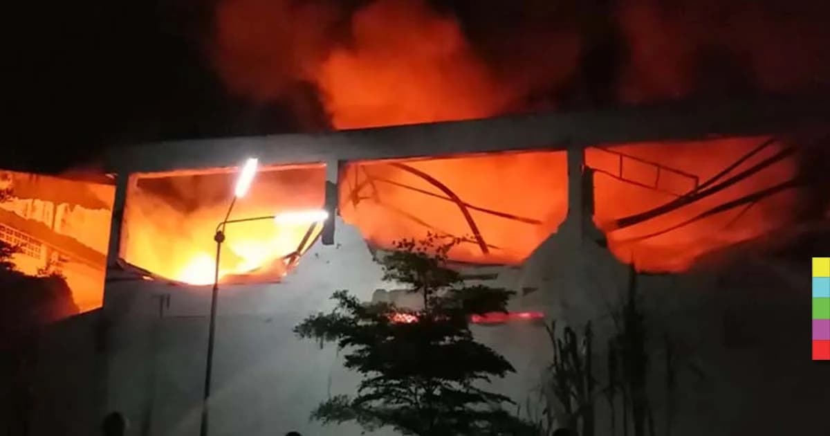 ระทึก ! ไฟไหม้โรงงานผลิตปุ๋ยและน้ำยาเคมี อ.สามพราน วอดเสียหาย