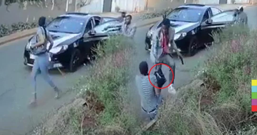 คลิป นศ. สู้ขาดใจ ไม่ยอมให้โจรกระชากกระเป๋า เพราะหวงวิทยานิพนธ์สุดชีวิต