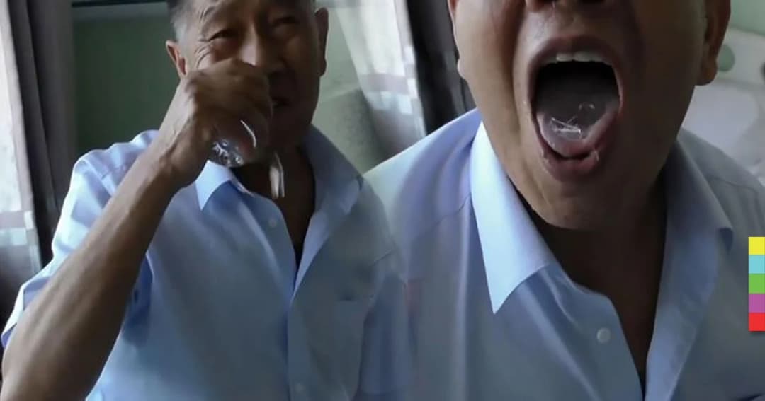 เสียว ! ลุงชาวจีนวัย 71 ปี ฉายา “ฟันเหล็ก” หลังเสพติดการกินแก้วมากว่า 32 ปี