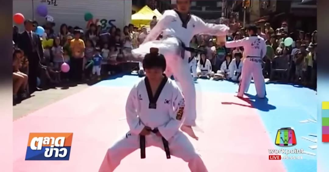 ไม่แน่จริงอย่าทำ ! นักเทควันโดกะระยะพลาดระหว่างโชว์ทักษะ