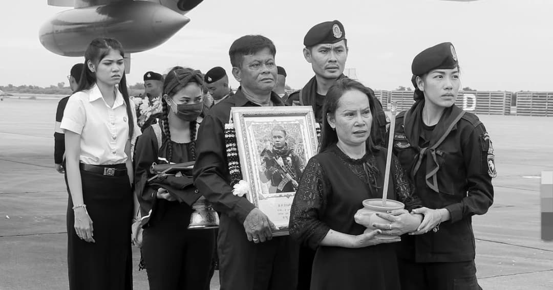 เศร้าสลด ! พ่อ – แม่ทหารเหยื่อโจรใต้ ต้องยืมเงินจัดงานศพลูก