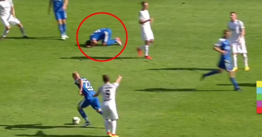 ไร้น้ำใจนักกีฬา ! ฉกบอลยิงประตู แม้เพื่อนนอนเจ็บคาสนาม