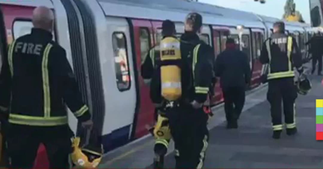 เกิดเหตุระเบิดบนรถไฟใต้ดิน ในลอนดอน ผู้โดยสารบางส่วนได้รับบาดเจ็บ
