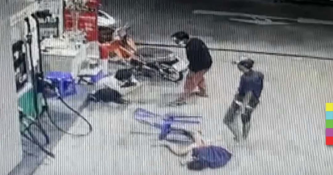 สุดเถื่อน ! เผยคลิปรุมกระทืบ ยิงปืนขู่เด็กปั๊ม เหตุไม่พอใจเติมน้ำมันล้น