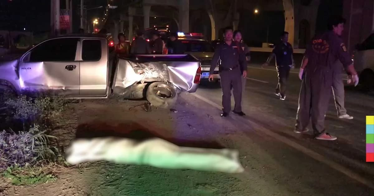 กระบะขี้เมาโมโหหนุ่มขี่ จยย.ไม่ให้แซง เบียดจนเสียหลักก่อนทับร่างดับ