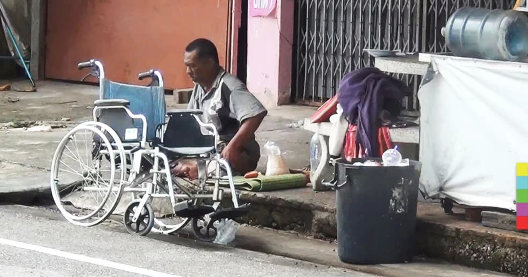ชีวิตรันทด ! ชายพิการ หลับนอนริมถนนมากว่า 2 เดือน วอนหน่วยงานที่เกี่ยวข้องช่วยเหลือ