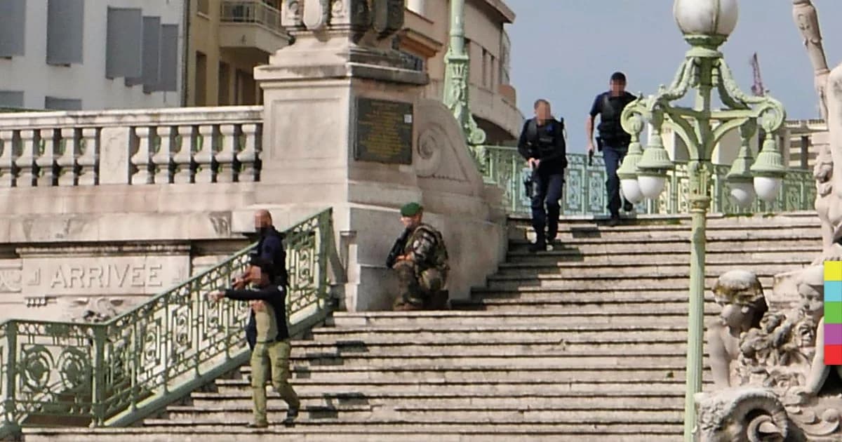 คนร้ายใช้มีดไล่แทงคนหน้าสถานีรถไฟฝรั่งเศส เหยื่อเสียชีวิต 2 ราย