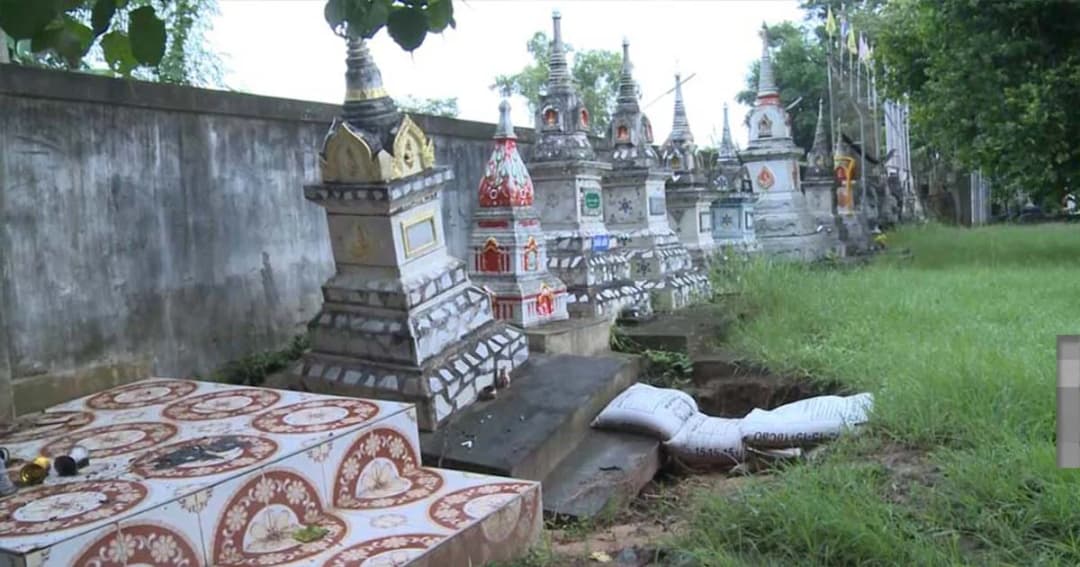 ญาติสุดช้ำ ! ฝนตกหนักเจดีย์เก็บอัฐิในวัดถูกน้ำป่ากัดเซาะพังเสียหาย