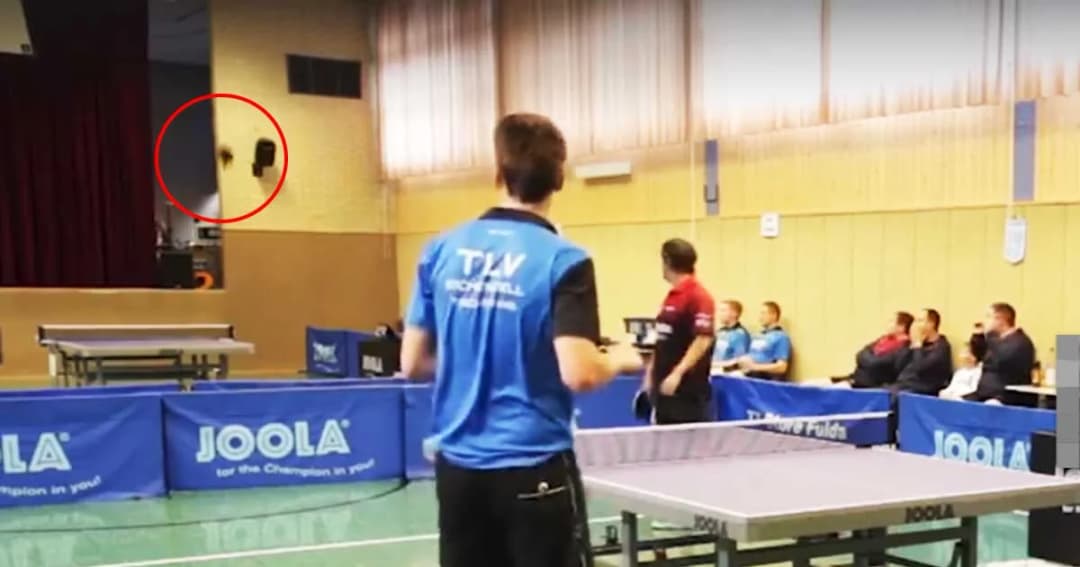 เปิดคลิป ! หวดลูกปิงปองแต่พลาดโดนโต๊ะ ไม้บินตะลึงทั้งสนาม