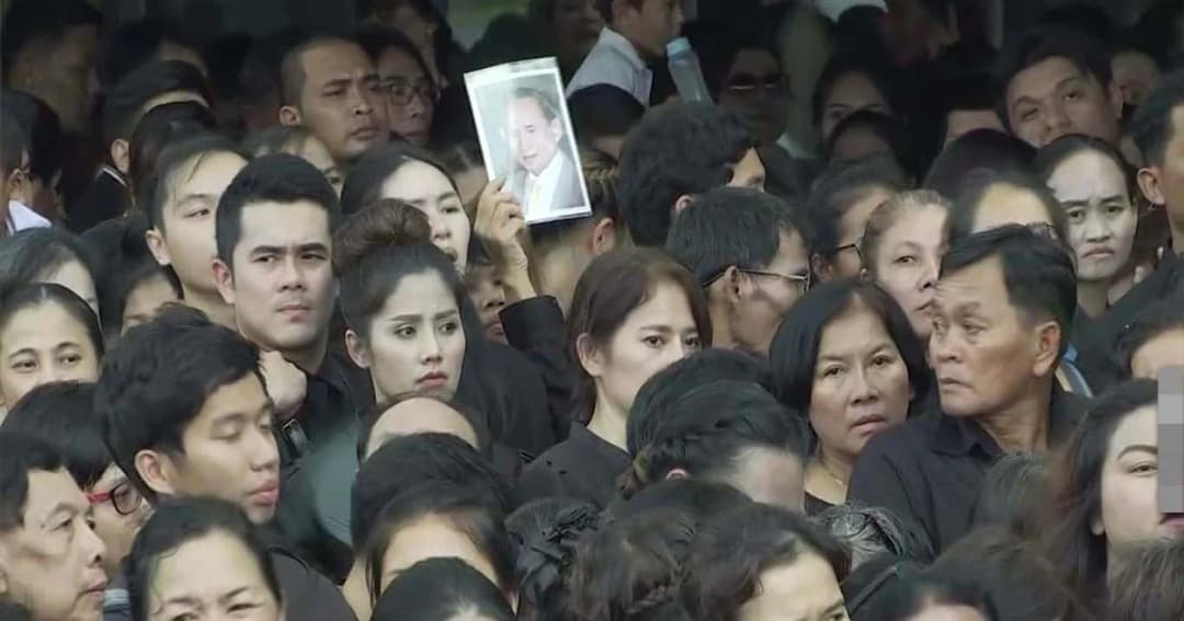 มาด้วยใจ ! 2 วันสุดท้าย ปชช. หลังไหลรอกราบถวายบังคมพระบรมศพเต็มพื้นที่