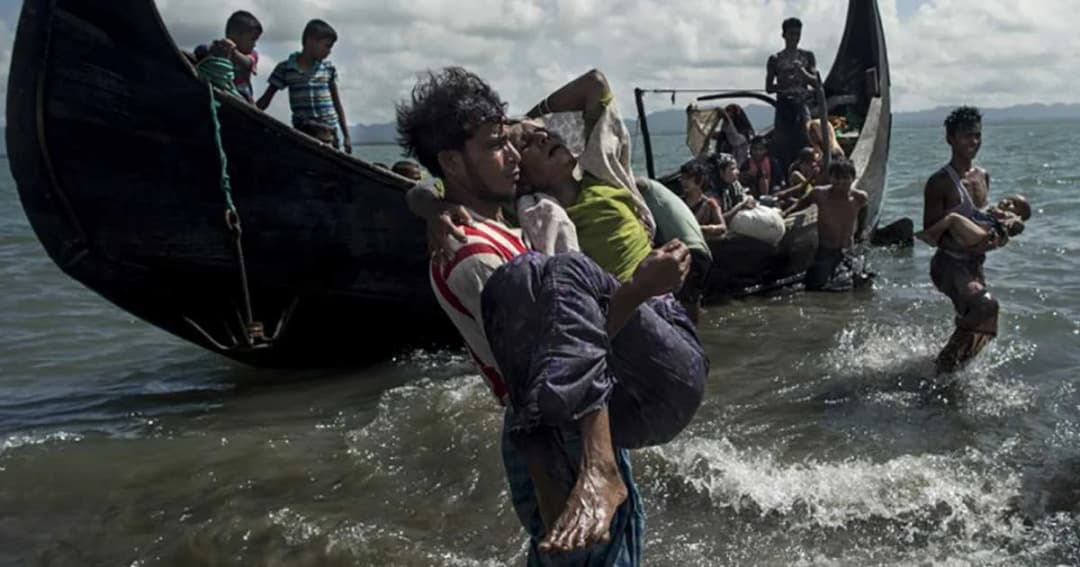 “บังกลาเทศ” เผาเรือลักลอบ “โรฮีนจา” เข้าประเทศ