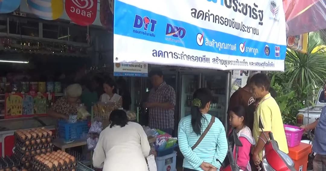 ร้านธงฟ้า จ.เชียงใหม่ แทบแตก ชาวบ้านเข้าคิวรูดบัตรแน่นร้าน