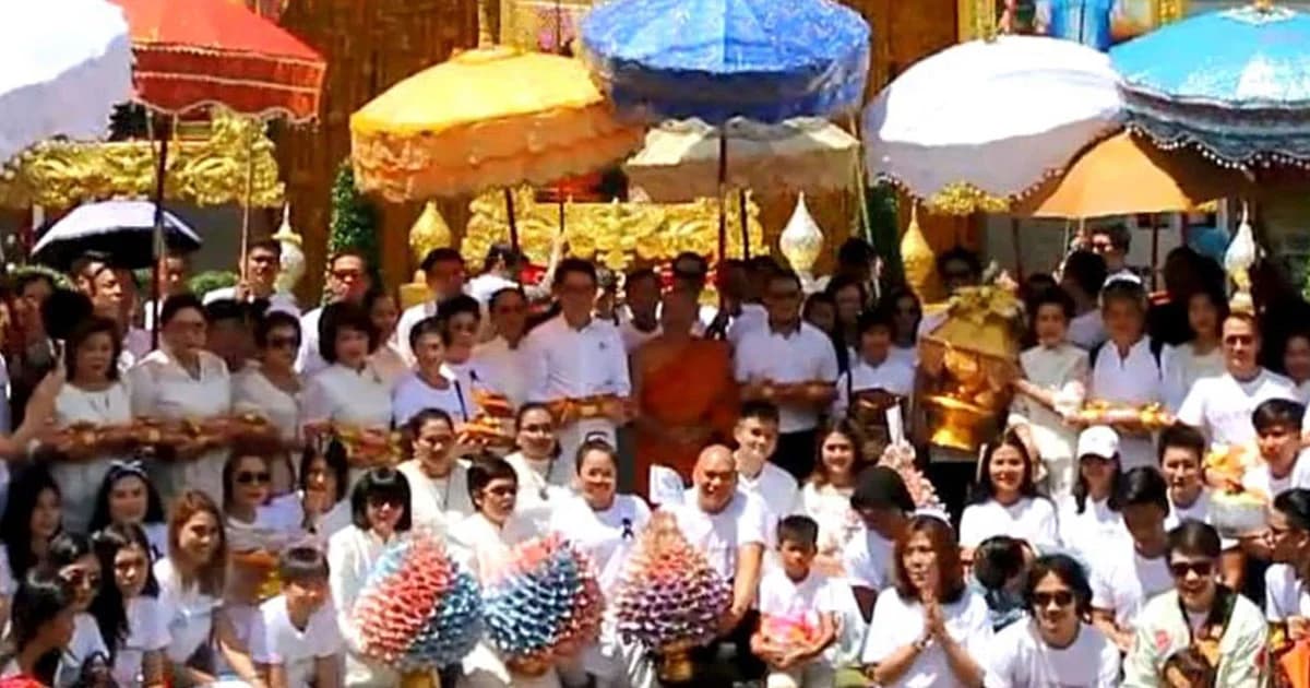 คุณปัญญา นำทีมผู้บริหาร ดารา พิธีกร เเละพนักงานเวิร์คพอยท์ ร่วมงานบุญกฐินวัดด่านใน