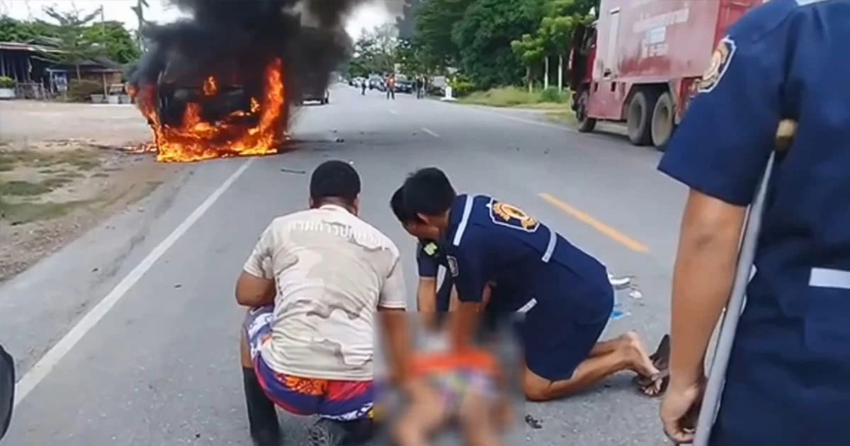 สลด ! 2 เด็กชายอายุ 13 ปี ขี่ จยย. ถูกกระบะชนเข้าอย่างจัง ดับ 1 สาหัส 1