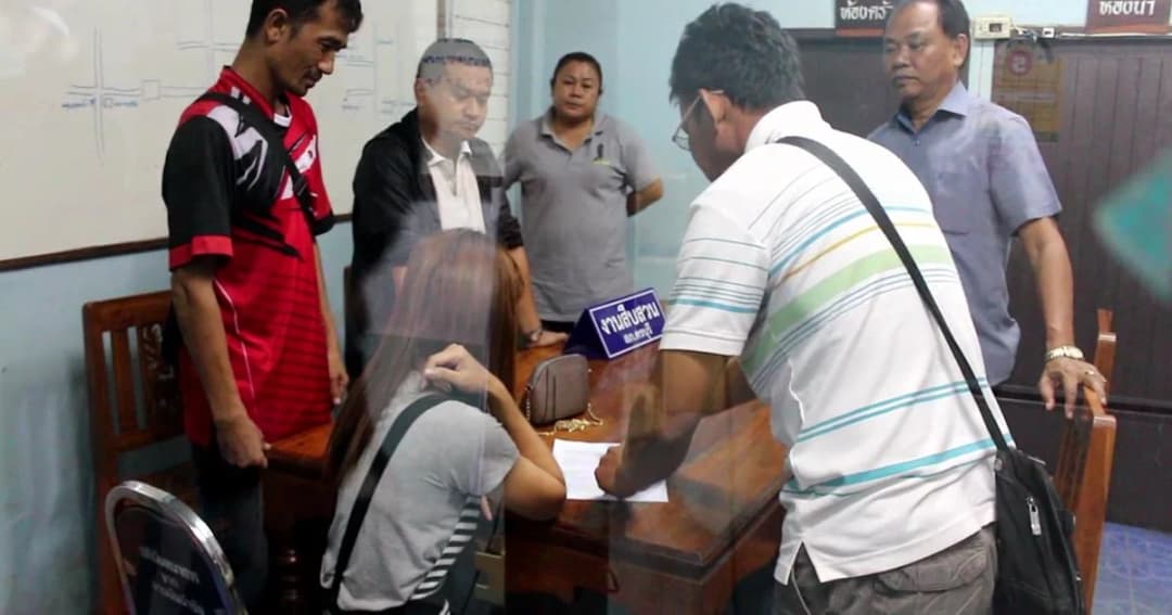 รวบสาววัย 26 ปี ซุกยา 380 เม็ดในยกทรง นั่งรถบัสส่งลูกค้า