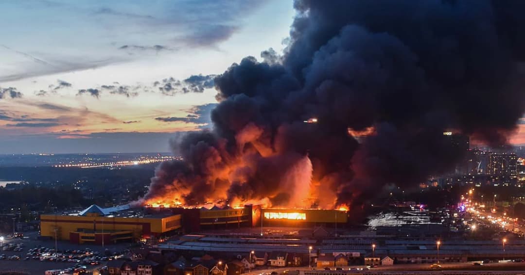 ไฟไหม้ระทึก! โหมกระหน่ำห้างในมอสโก หลายพันชีวิตหนีตาย