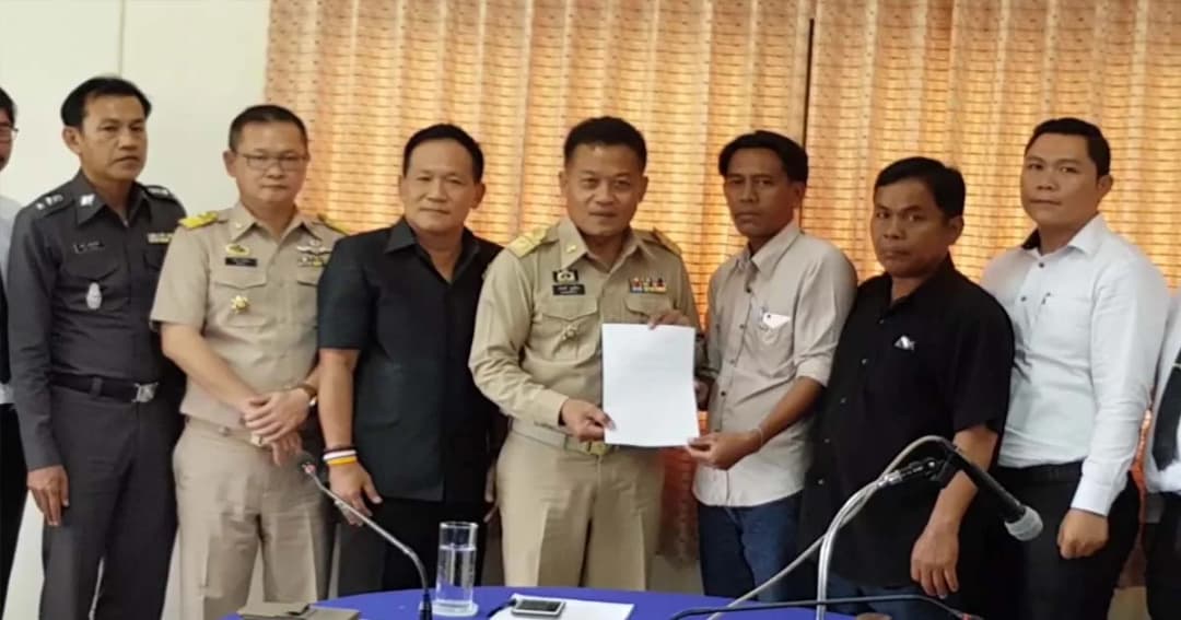 ชาวนากว่าร้อยคนร้องนายอำเภอ ถูกโกงเงินขายข้าวเปลือก สูญ 5 ล้าน