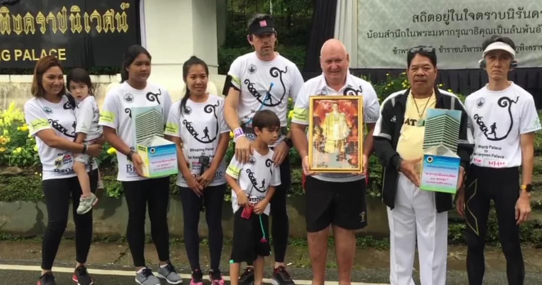 หนุ่มอังกฤษวิ่งจากพระตำหนักภูพิงค์ถึงวังไกลกังวล รำลึกในหลวง ร.9