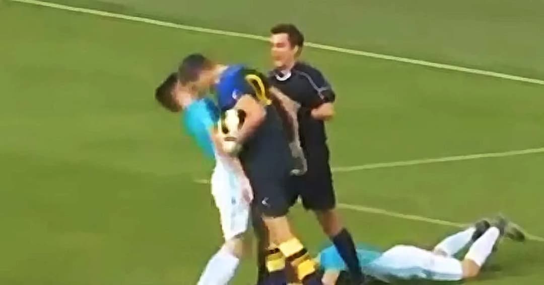 นายทวารมอนเตเนโกรตบะแตก เฮดบัตต์ใส่แข้งสโลวีเนียอย่างจัง