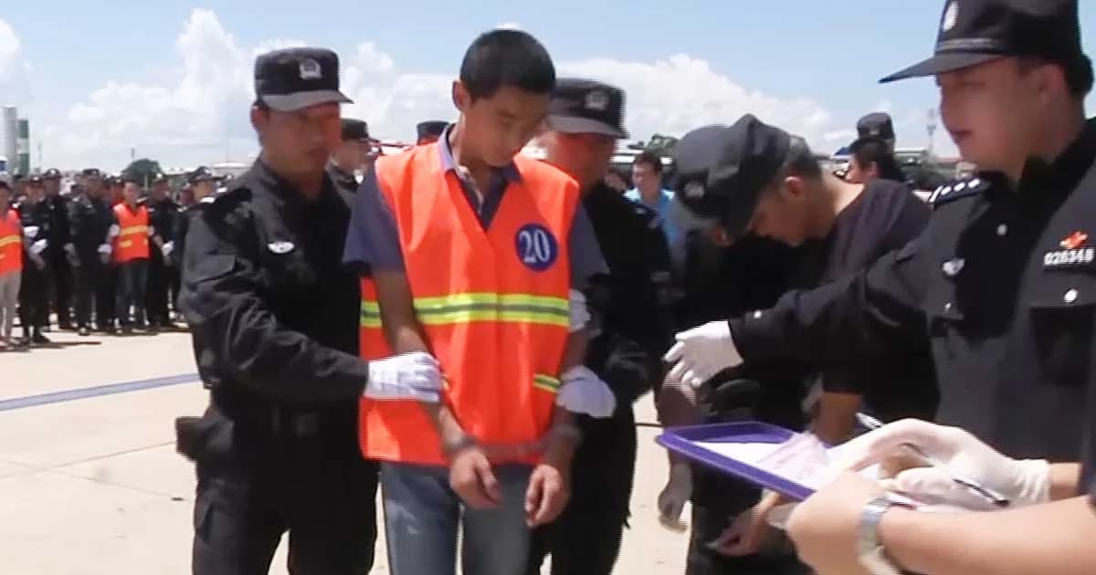 กัมพูชาเนรเทศชาวจีนตุ๋นเงินออนไลน์ 74 คน