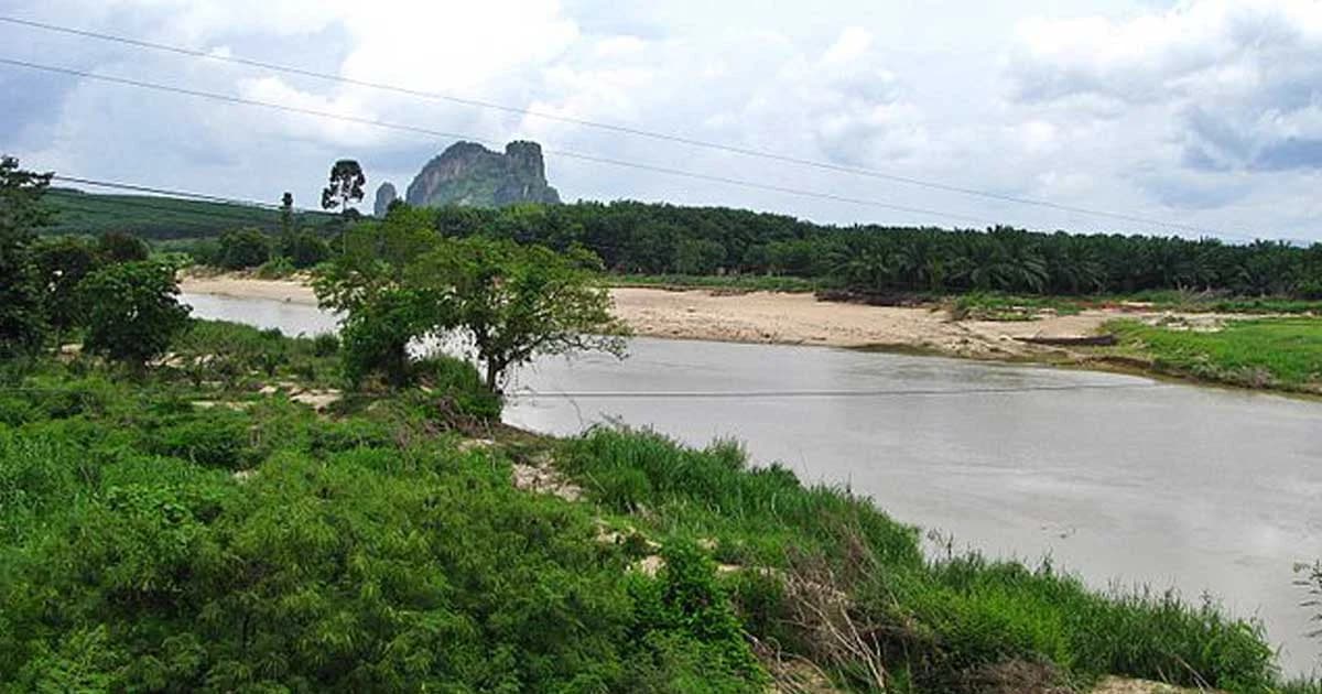 จนท.รวบสองหนุ่มเมืองคอน จับปลาช่วงฤดูวางไข่