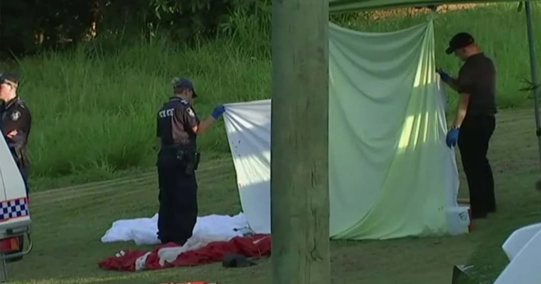 ร่มไม่กาง ! 3 นักกระโดดร่มชาวออสเตรเลีย ดิ่งพสุธาชนกันกลางอากาศดับ