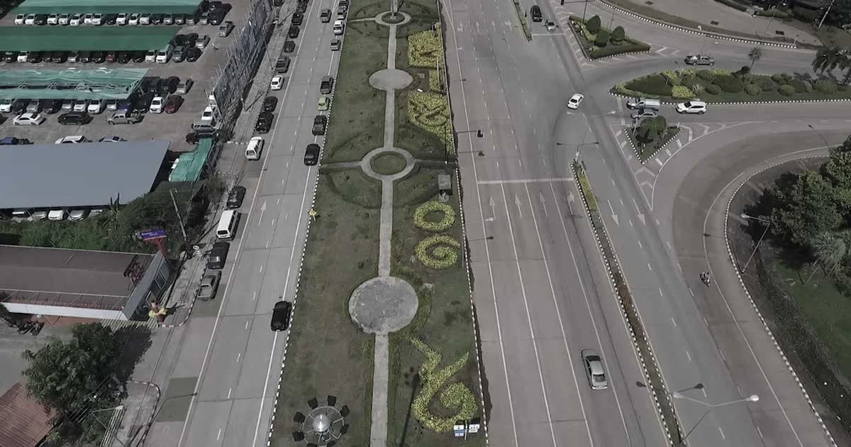 ตระการตา ! ตกแต่งดอกดาวเรืองเป็นเลข ๙ เลข ๑๐ หน้าด่านไทยลาว