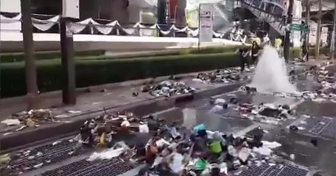 น้ำลด…ขยะท่วม ! ชาวเน็ตแชร์ต้นเหตุน้ำระบายไม่ทัน ทำ กทม. วิกฤต