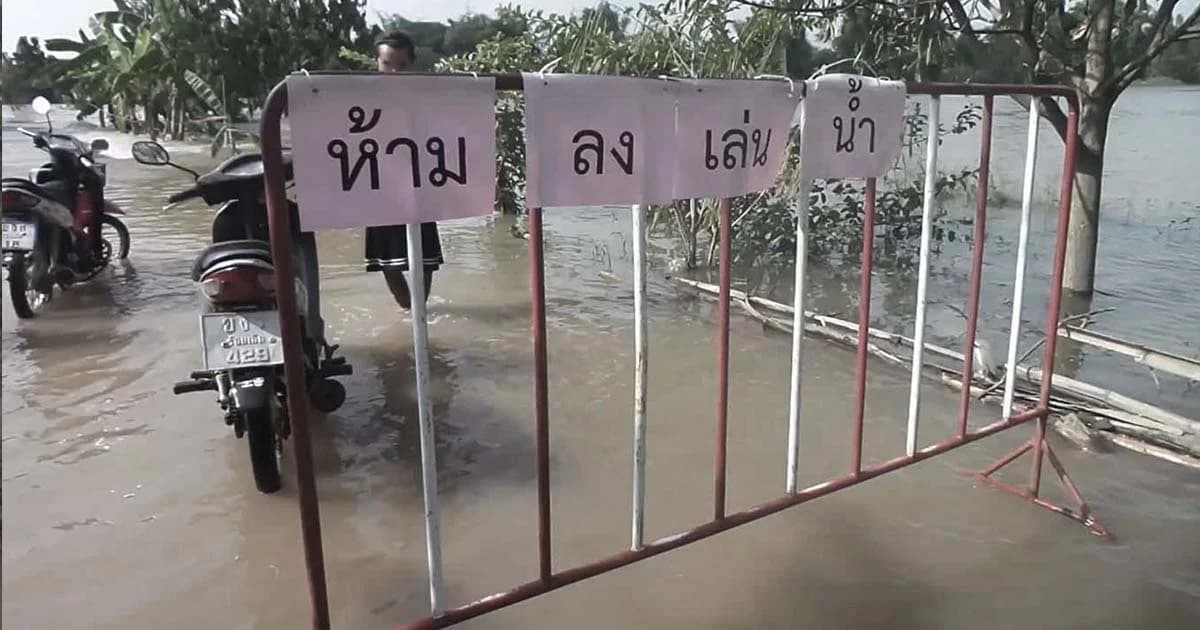 น้ำหนุนลอกใหม่ ! ปภ.เตือนห้ามลงเล่นน้ำ ชาวนาเกี่ยวข้าวหนีน้ำ