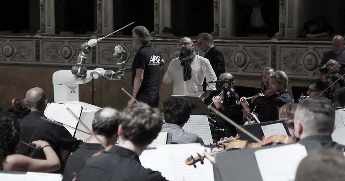 อิตาลีทดลองใช้หุ่นยนต์คอนดักเตอร์ โชว์ความสามารถประจำวงออร์เคสตรา