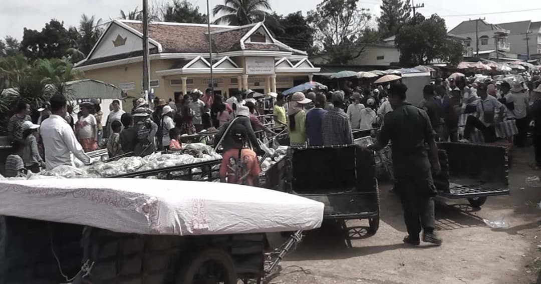 พ่อค้าชาวกัมพูชายอมเปิดจุดผ่อนปรน หลังไทยอนุโลมขายสินค้าเกษตร