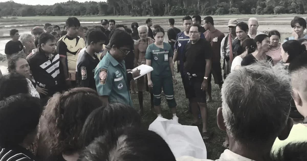 ลูกเมียร่ำไห้ ! อบต.4 สมัย เป็นลมล้มใบหน้าจมโคลน เสียชีวิตกลางทุ่งนา