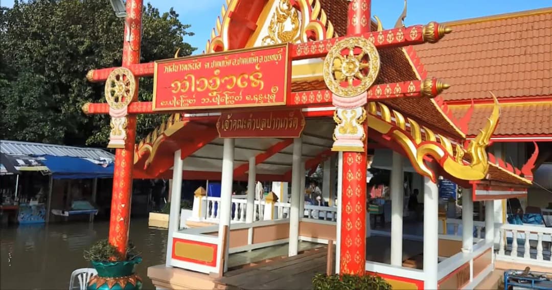 เฝ้าระวังตลอดเวลา ! เทศบาลฯ ปากเกร็ดติดตั้งเครื่องสูบน้ำ วางกระสอบทรายตามจุดเสี่ยง