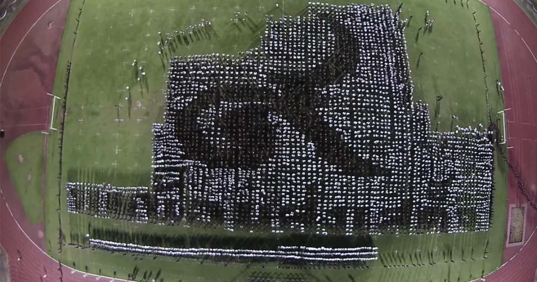 นศ.และบุคลากร “มทร.อีสาน” นับหมื่นคน ร่วมจุดเทียนแปรอักษรแสดงความอาลัยในหลวง ร.9