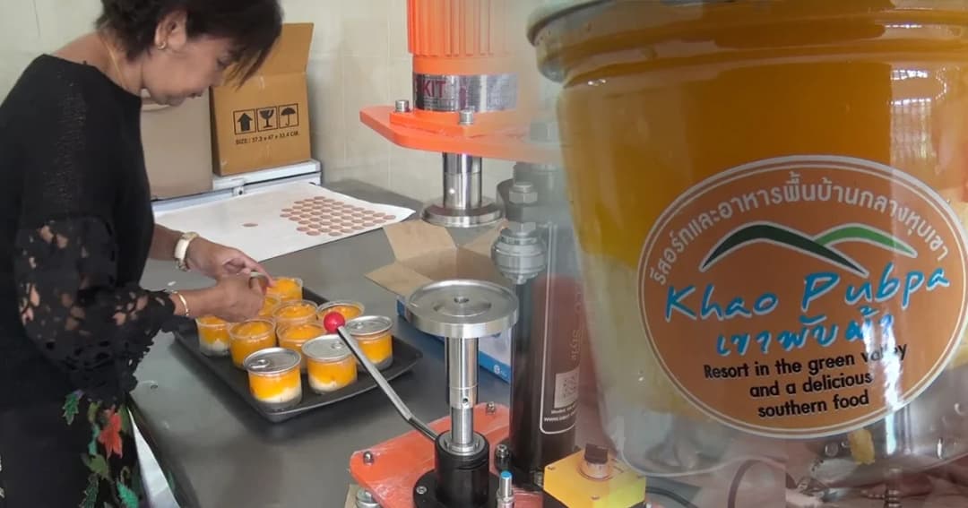 ไอเดียเก๋! ‘เค้กกระป๋อง’ สะดวก-พกง่าย เอาใจนักเดินทาง ทำยอดขายพุ่ง