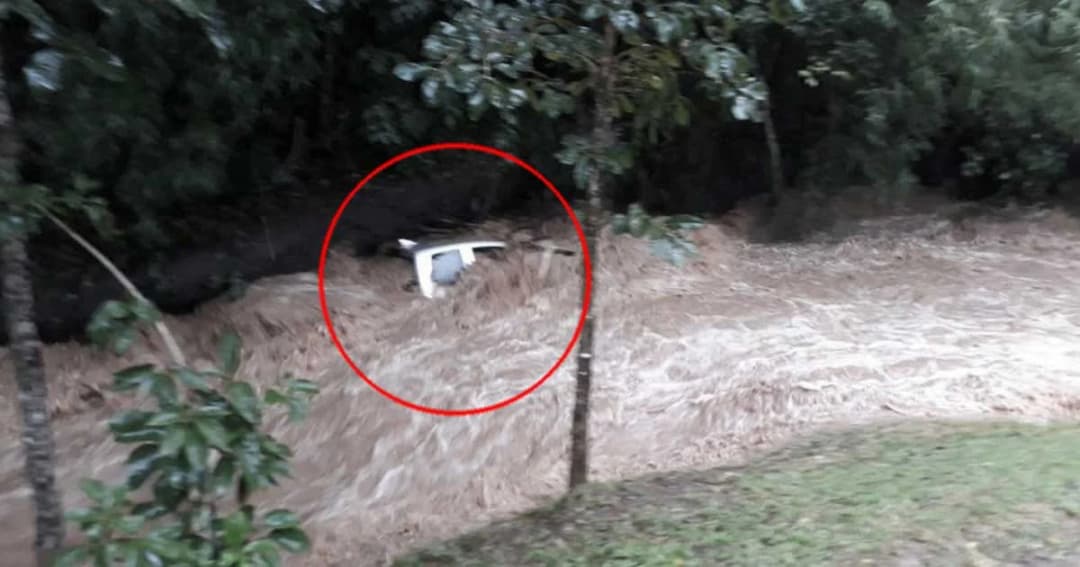 สลด ! น้ำป่าพัดรถหัวหน้าเขตรักษาพันธ์ุสัตว์ป่าตกคลองดับ