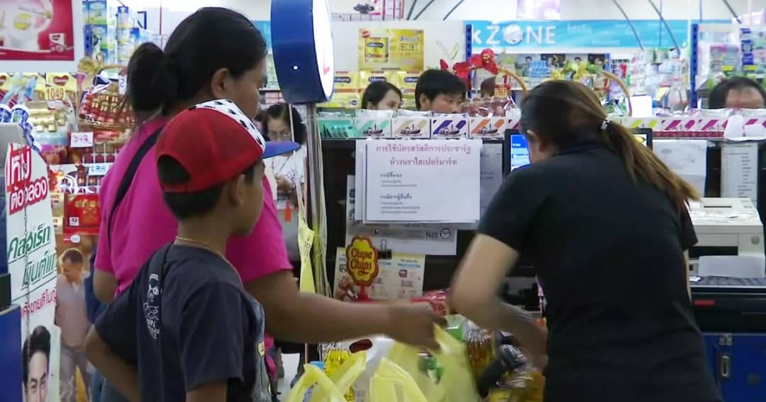 ปลัดคลังฯ แจง ไม่มีนโยบายเพิ่มวงเงินบัตรผู้มีรายได้น้อย เพื่อซื้อสินค้าร้านธงฟ้า